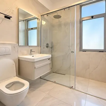 Sea-view Balcony - Stylish 2br Near Appartement Orikum